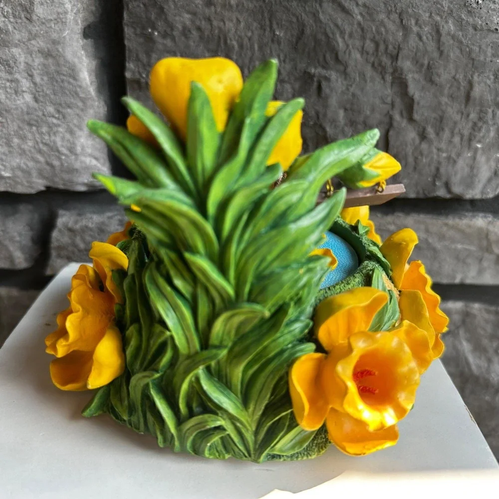 Fitz and Floyd Teeny Tiny Tails Music Box Daffodil Twirl Cottage Grandmacore EUC